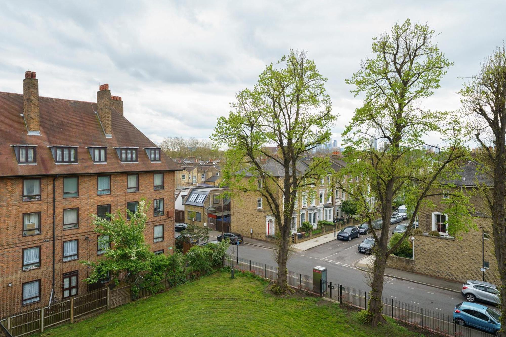 לונדון Lovely Apartment In Victoria Park Village מראה חיצוני תמונה